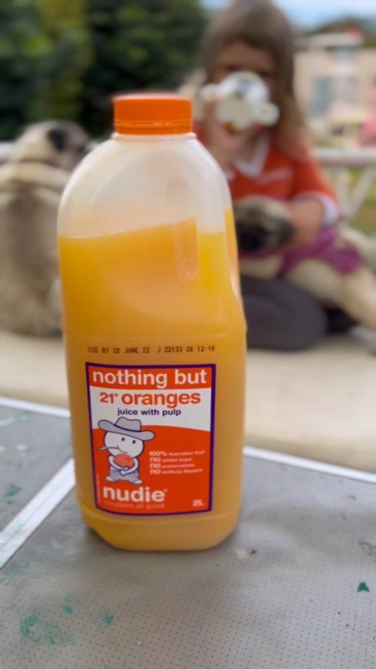made with nothing but 21 oranges, nudie juice is also loved by our little ones 🧡
#nudiejuice #creatorsofgood #orangejuice #fruitjuice #healthydrinks