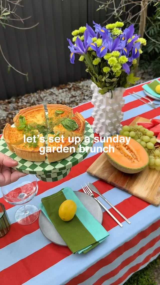 Sunday brunch isn’t complete without a mimosa moment 🍾 (or a juicy mocktail). Make it ✨aesthetic✨ with nudie juice 🍹

#brunchvibes #nudiejuice #creatorsofgood